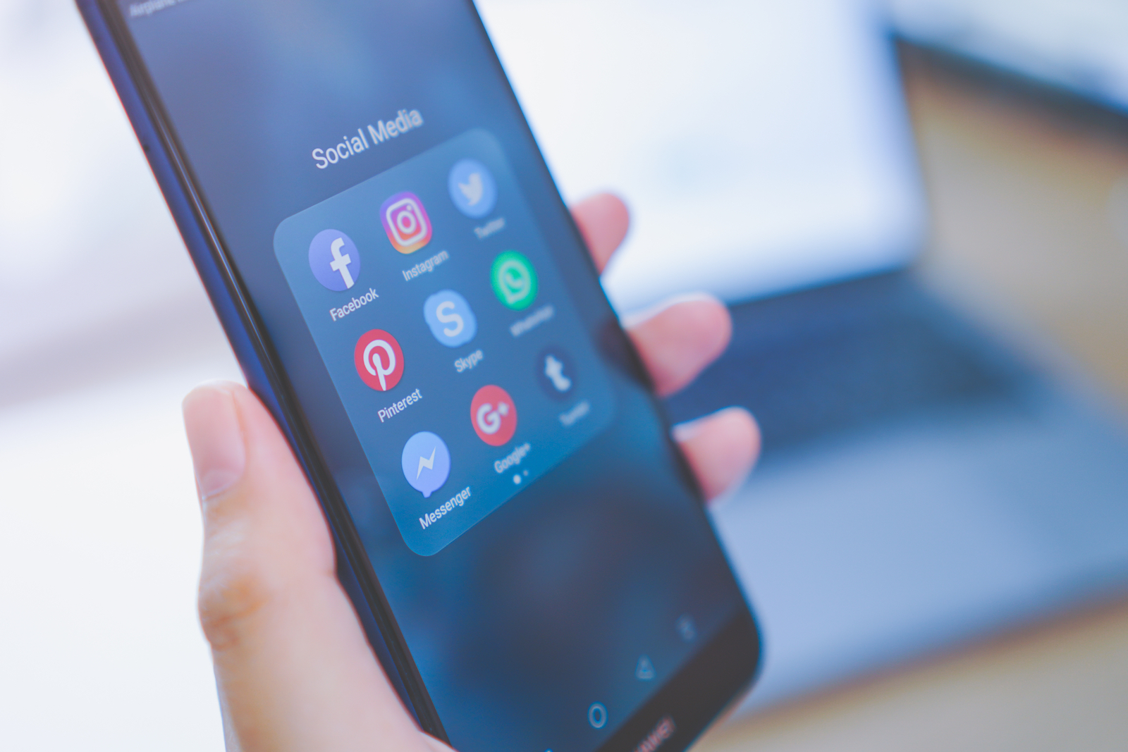 Come comunicare il tuo stand fieristico con i social media